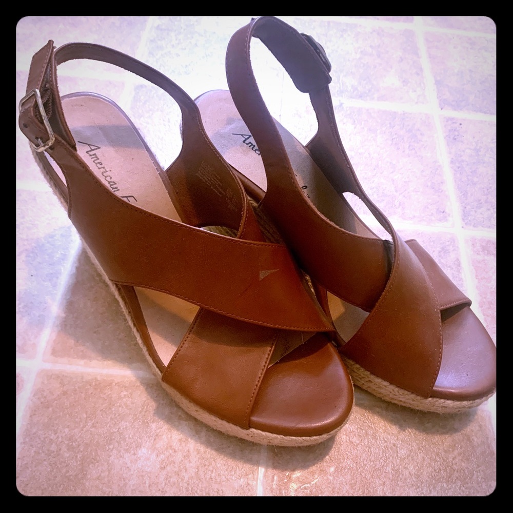 American eagle tan wedges